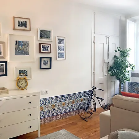 Apartment Bairro Alto Yellow By Homing